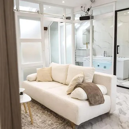 Oasis Chic - Prive & Cinema Apartment *