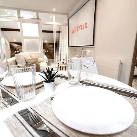 Apartment Balneo Hydromassage Et Retroprojecteur Reims